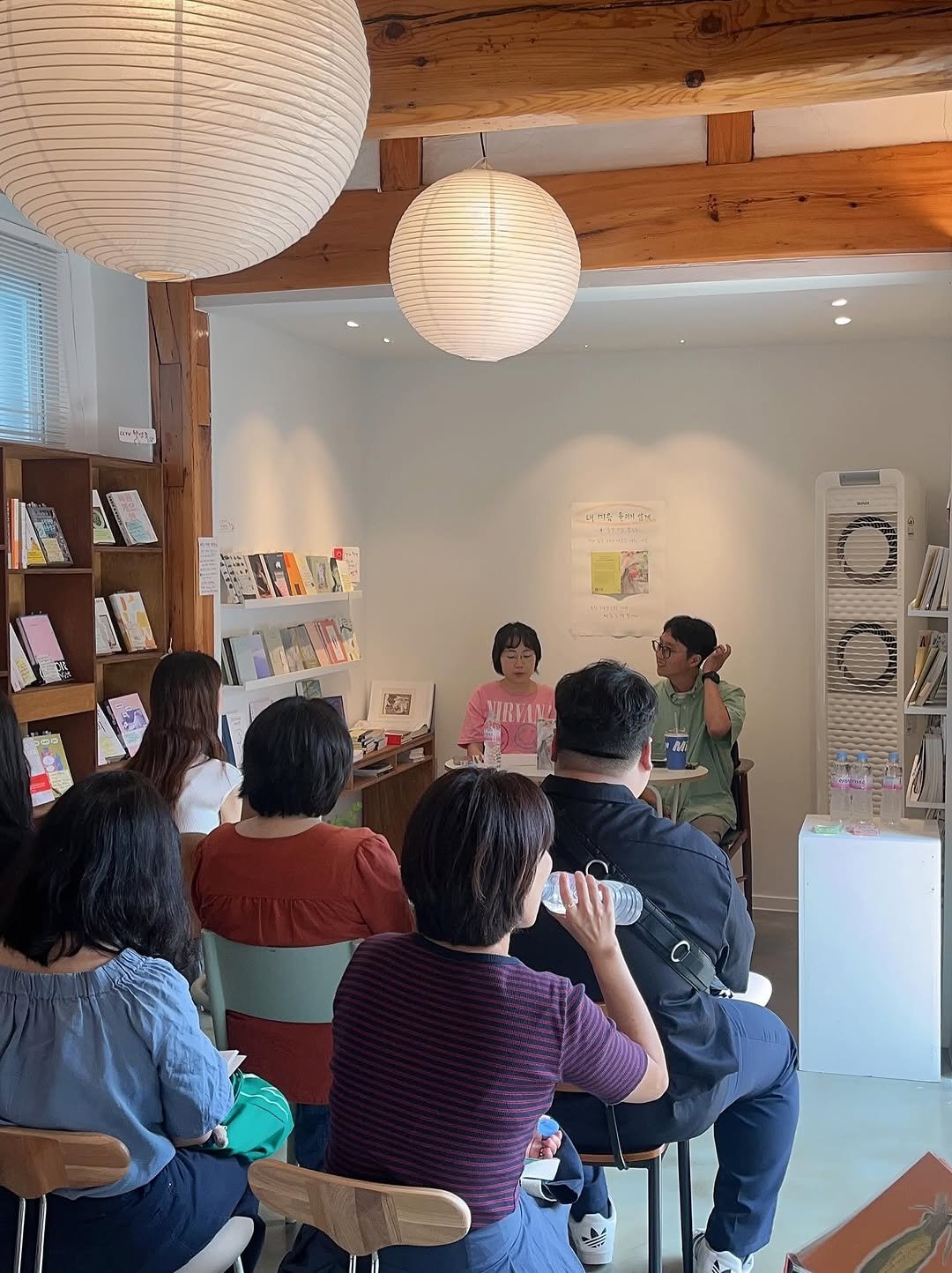Photo shared by 빈페이지 on August 25, 2025 tagging @paterson_h_, @seochonbooks, and @modeunstory. May be an image of 5 people, book and text.
