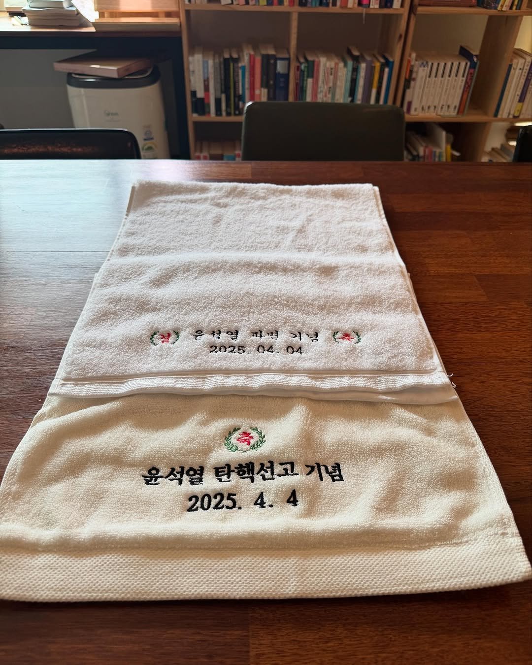 Photo by 책방 시점 on April 17, 2025.