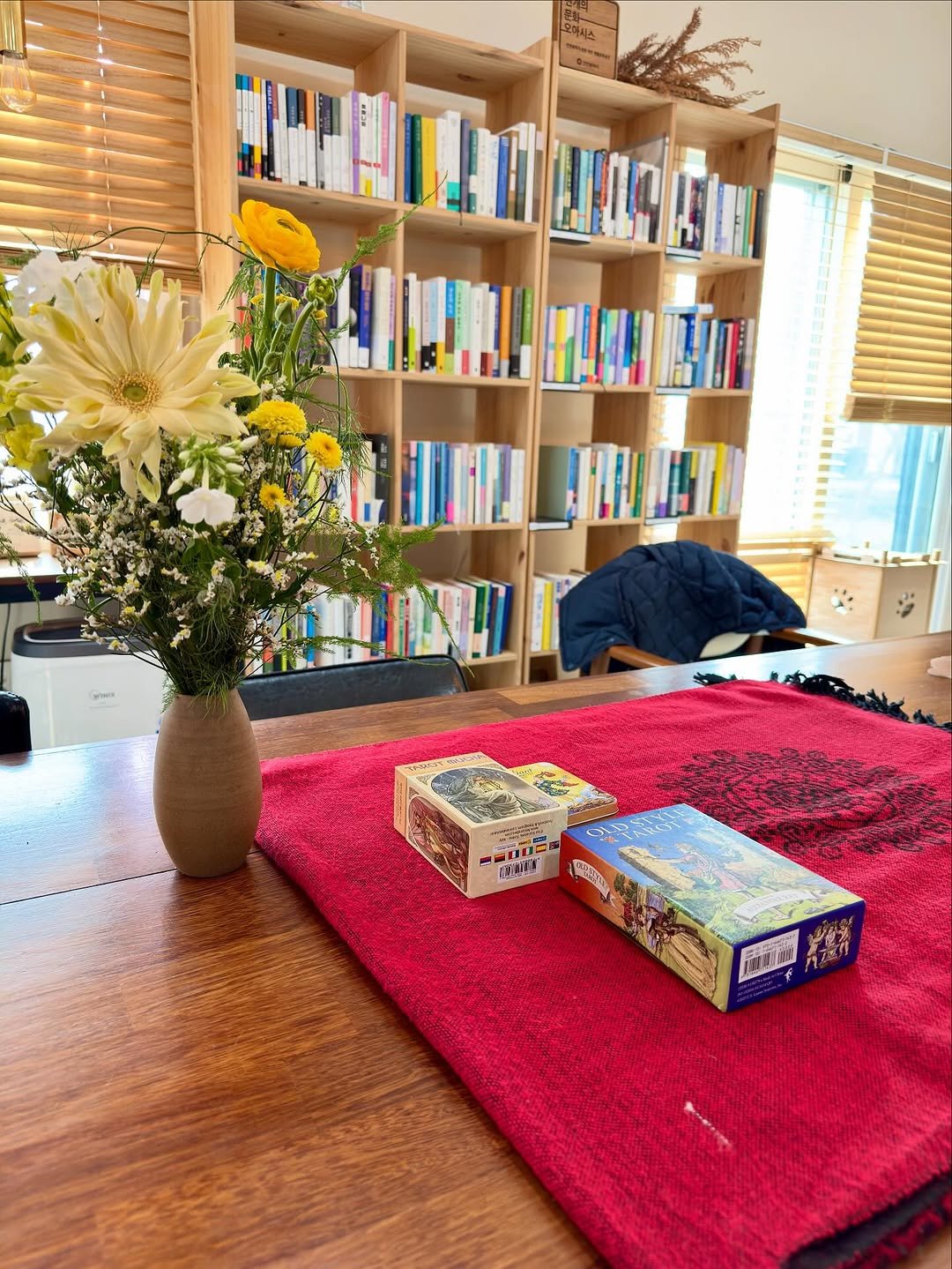 Photo by 책방 시점 on January 22, 2026. May be an image of book and text.