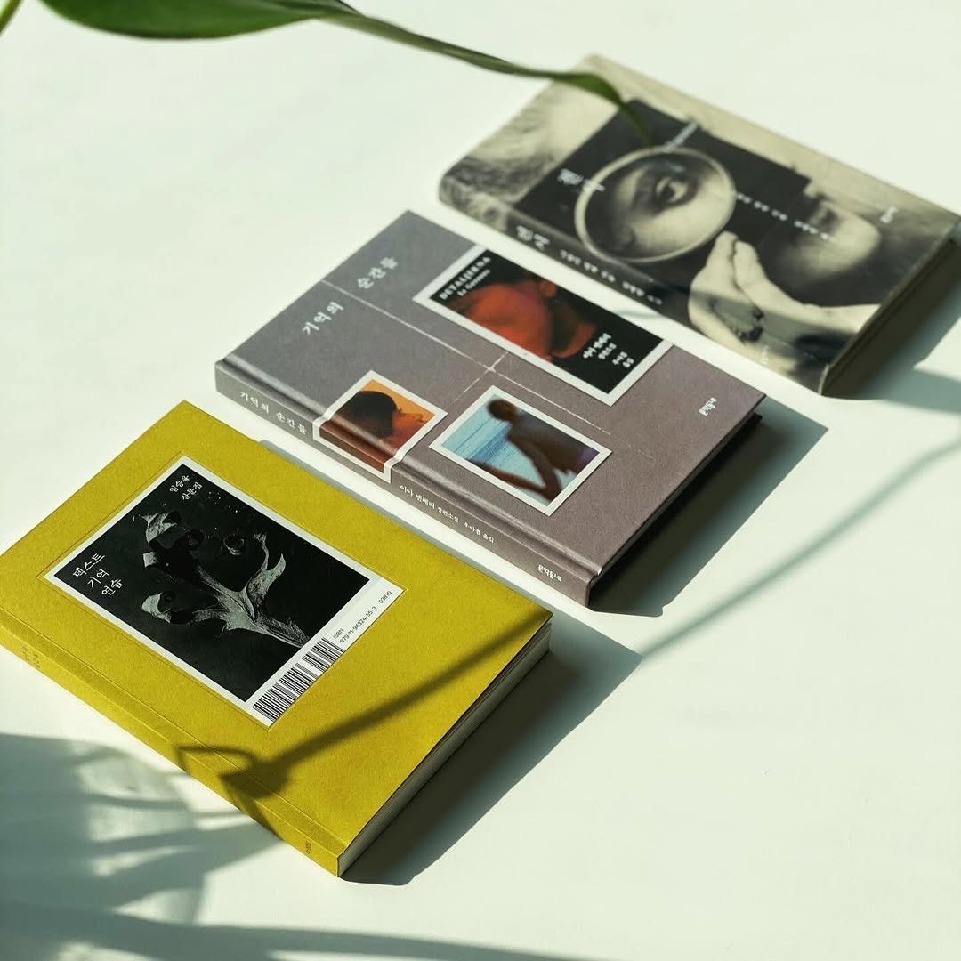 Photo by 책 의 기 분 on April 14, 2026. May be an image of matchbook, diary, book, calendar and text.