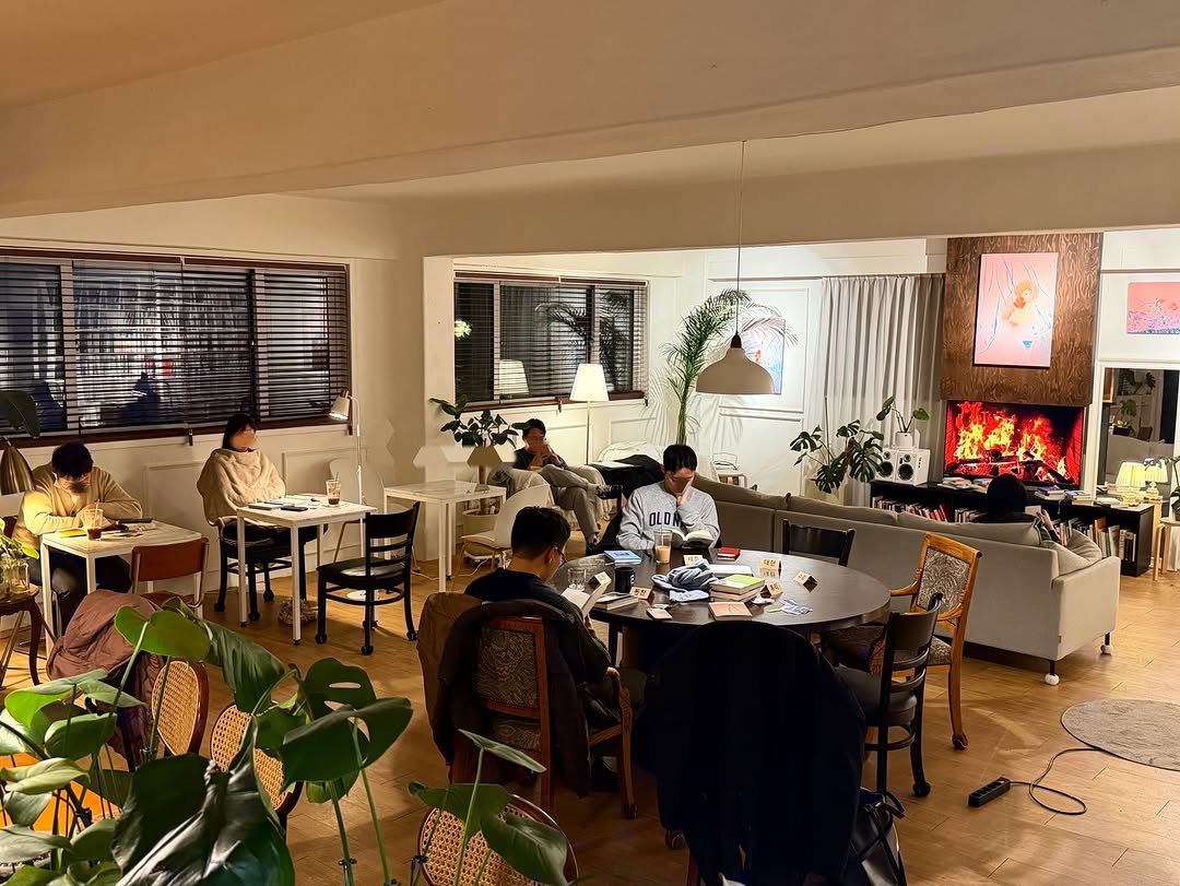 Photo by 북티크 on December 31, 2025. May be an image of lighting, table, kitchen table, dining table, indoors, buffet and text.