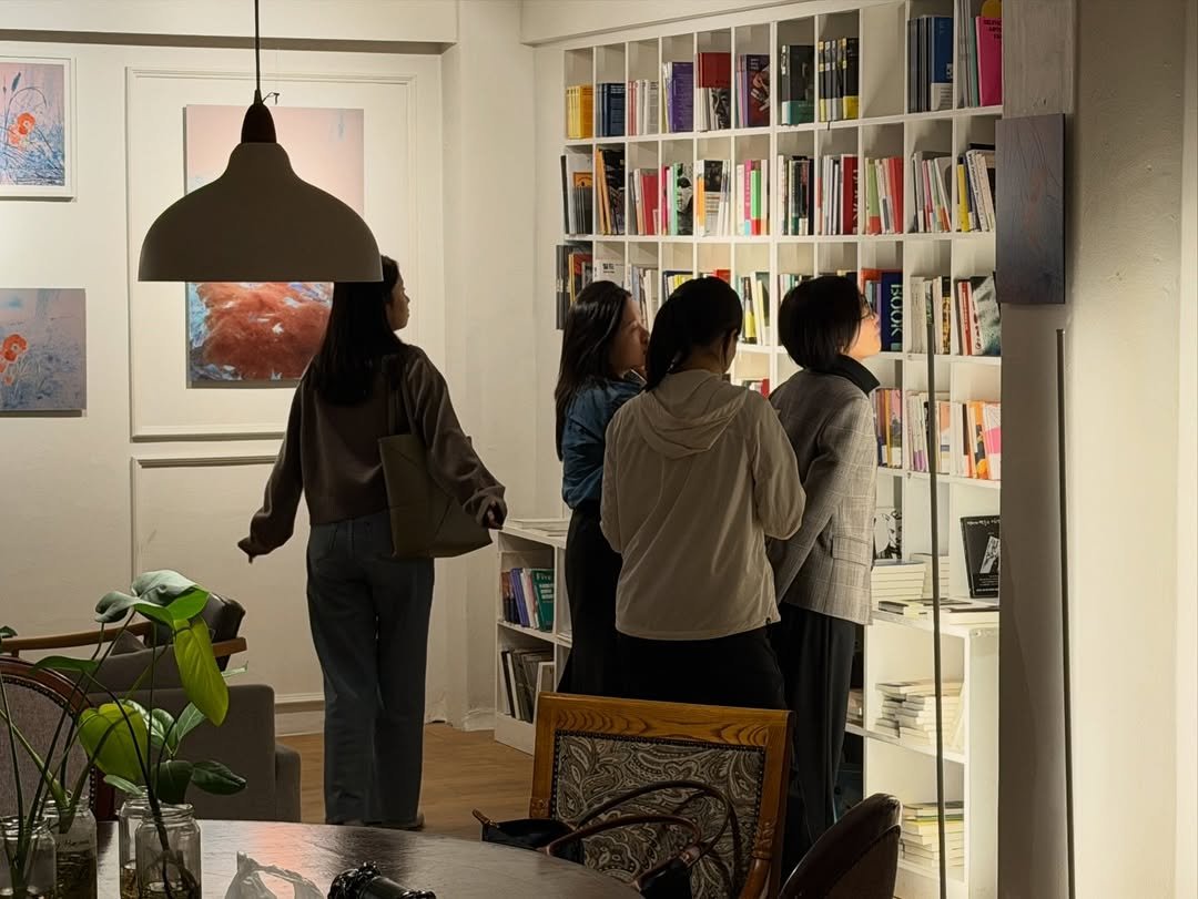 Photo shared by 북티크 on April 17, 2026 tagging @booktique_bookclub. May be an image of lighting, indoors and text.