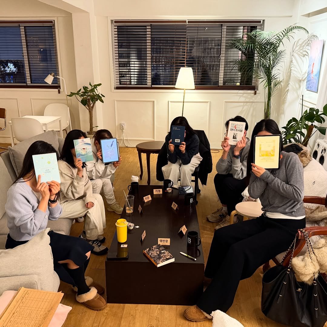 Photo by 북티크 in 북티크 Booktique with @booktique_bookclub. May be an image of one or more people, newspaper, book, cornflower and text.