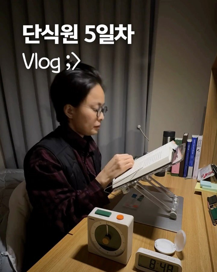 bookyeosa 게시물 이미지: 🙋‍♀️Q. 여러분의 인생 벽돌책은 무엇인가요? 댓글로 공유해주세요!

단식원에서의...