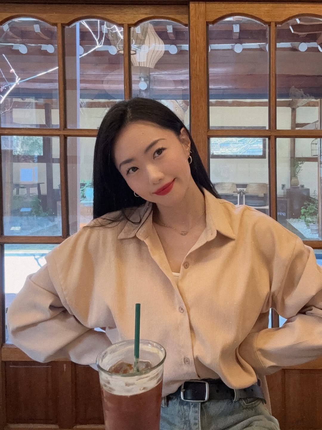 bora_view 게시물 이미지: 고즈넉하다🍃

#selfie #outfit #sunday #coffee #look