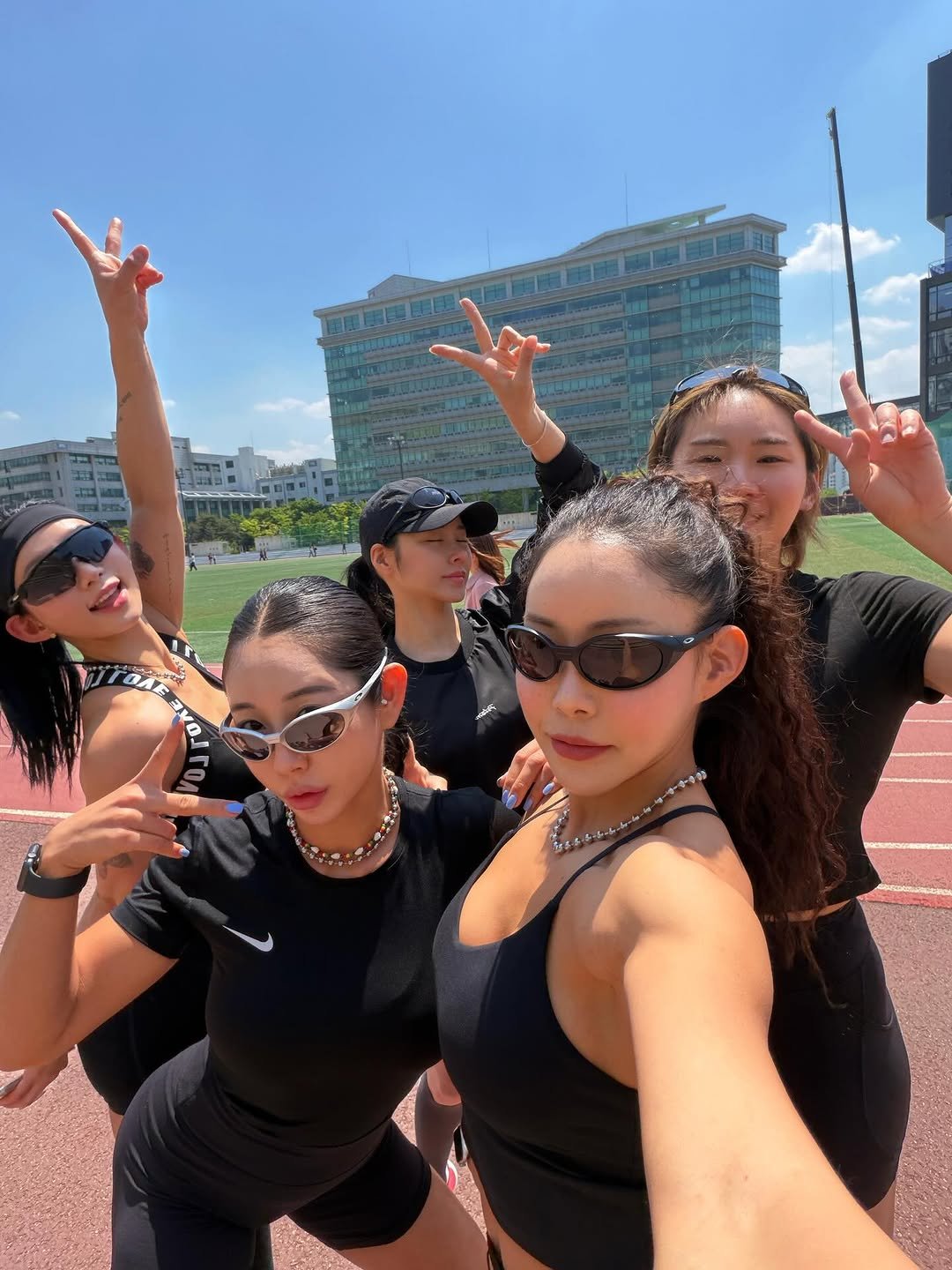 borabora0927 게시물 이미지: 촬영 겸 펀런🏃🏻‍♀️‍➡️
이제 뛰기 너무 좋은 날씨잖아,
모두 밖으로...