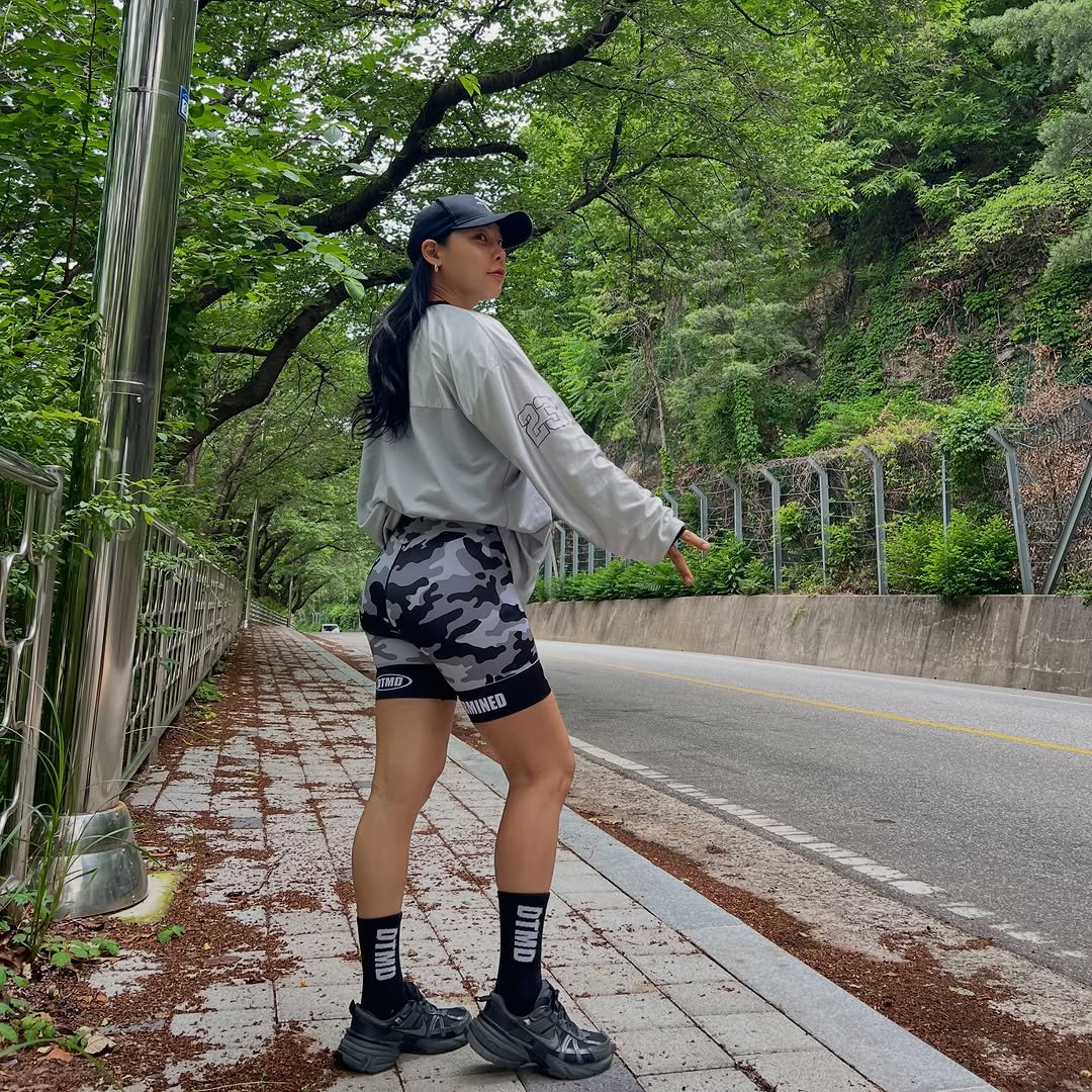born2fit_natural 게시물 이미지: @dtmd_gear 
••단발해버릴까
#디터민드 #운동복 #레깅스 #산책 #dtmd
