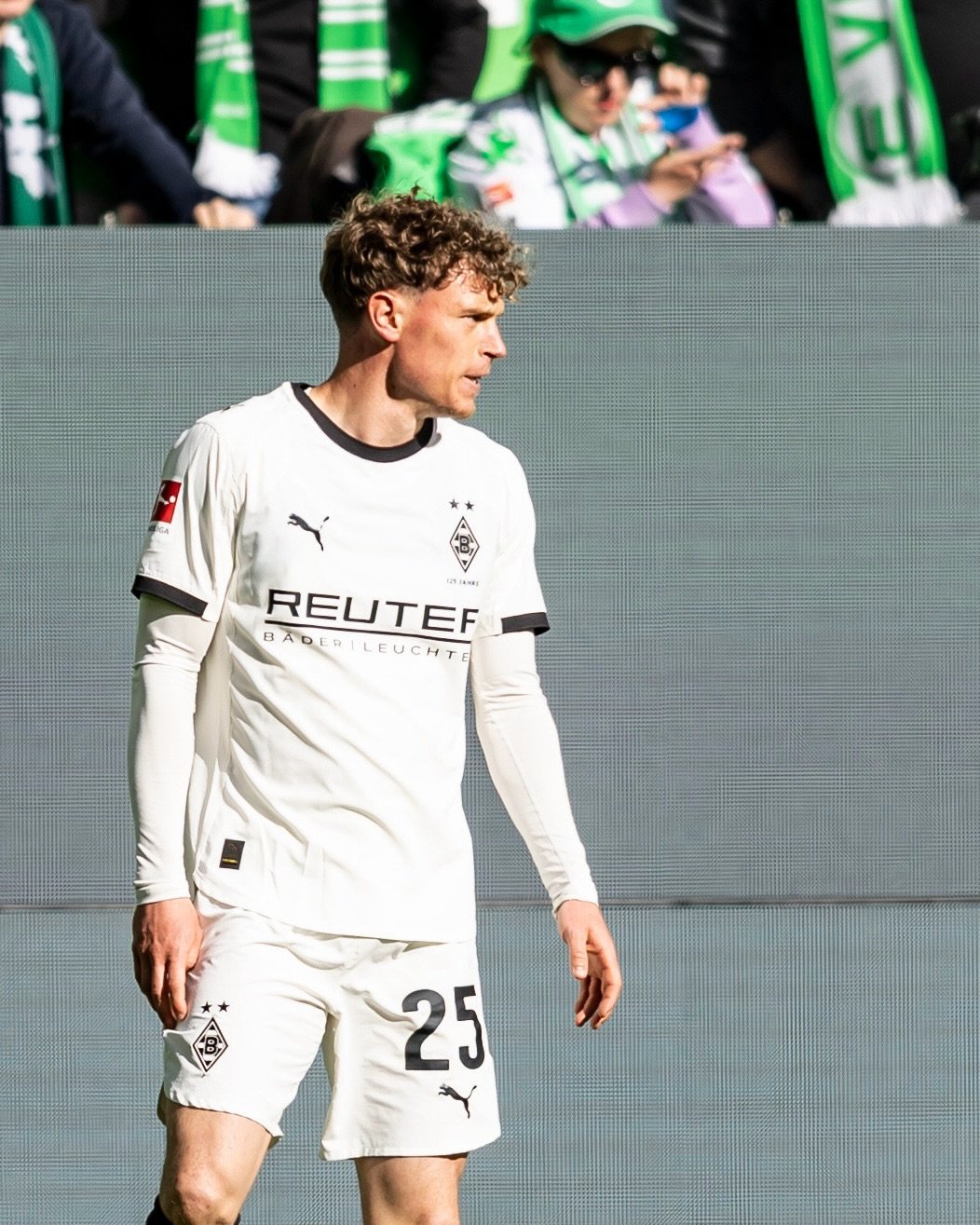 Photo shared by Borussia Mönchengladbach | Bundesliga on April 26, 2026 tagging @robinhack_. May be an image of ‎football, soccer, stadium and ‎text that says '‎مه V BADER REUTEF D DI Fikens 1e BADIRILEUCHT B B A E: 1 LEUCHTE 25‎'‎‎.