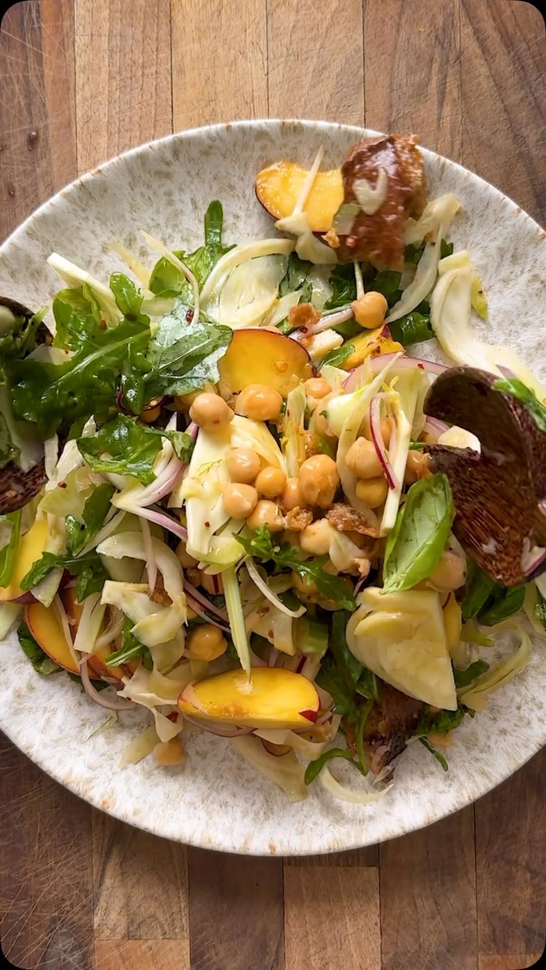 bosh.tv 게시물 이미지: 🍑 PEACH AND FENNEL PANZANELLA 🌿
Sweet peaches,...