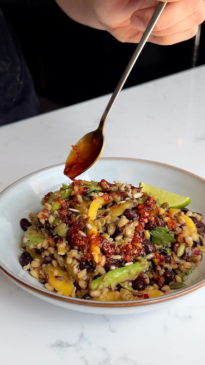 bosh.tv 게시물 이미지: 🥭 BLACK BEAN AND MANGO GRAIN BOWL 🌿

This is...
