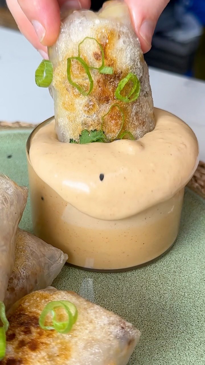 bosh.tv 게시물 이미지: 🥟 CRISPY LEMONGRASS RICE PAPER ROLLS 🌿
These...