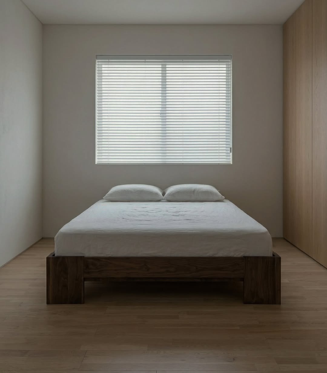 Photo by 보스커 | 원목침대 | 침대프레임 | 주문제작 침대 on March 26, 2026. May be an image of lighting, bed, headboard, mattress, sliding door, bedroom, indoors and text.