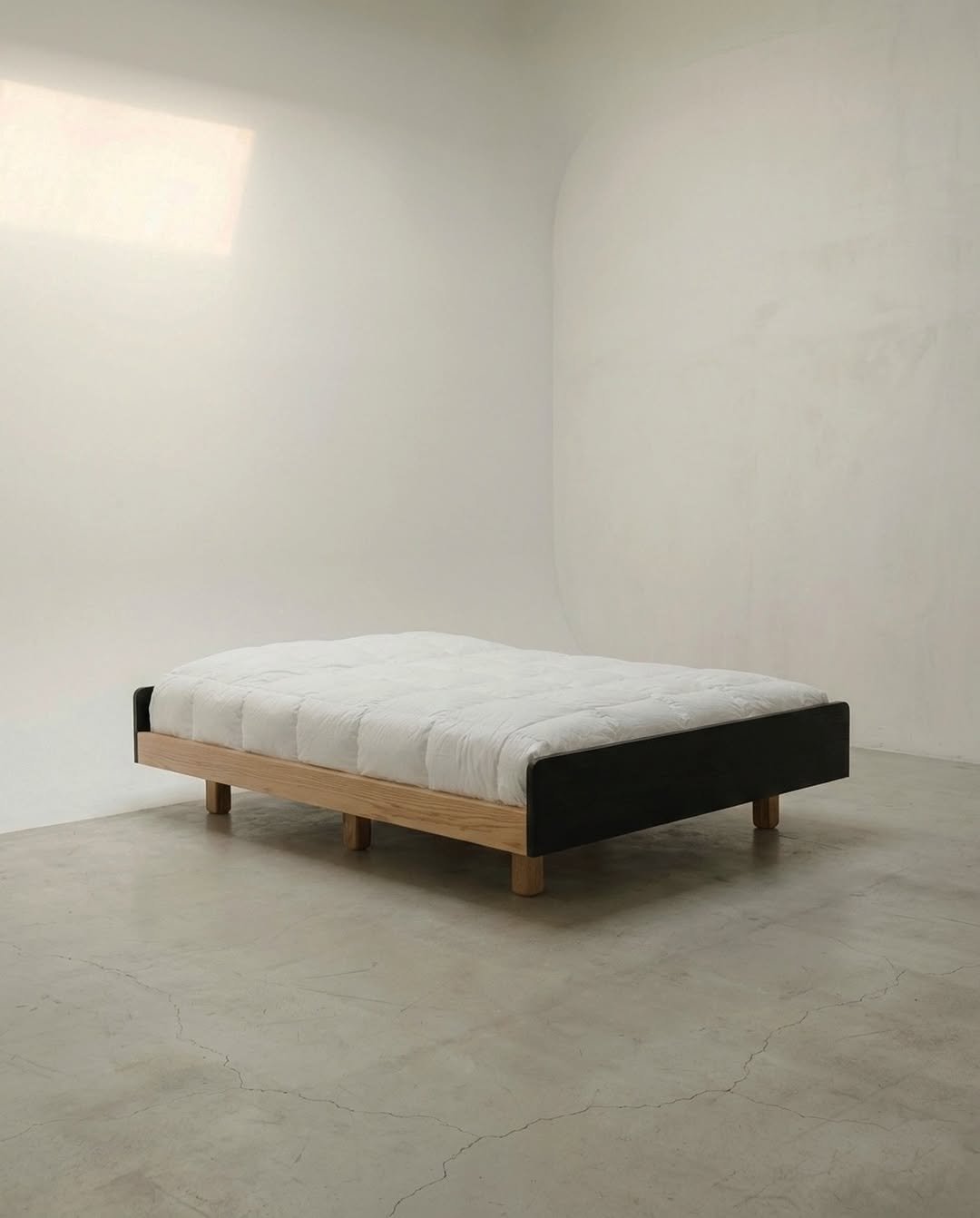 Photo by 보스커 | 원목침대 | 침대프레임 | 주문제작 침대 on February 18, 2026. May be an image of mattress, headboard, chaise lounge, bed, bedroom, indoors and text.