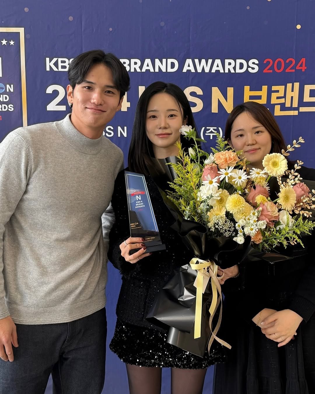 Photo shared by 주얼리 브랜드 보스크_BOSQUE on December 12, 2024 tagging @bos_pikant_que, @adomav, and @bosque_official.