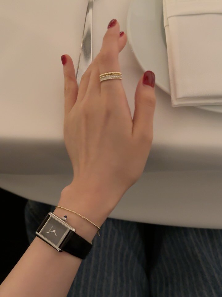 bosque__jewelry 게시물 이미지: 어딜가나 연말 분위기 물씬,,,🎄❤️
올 연말 가장 많이 착용한 반지 꼽으라면 이...