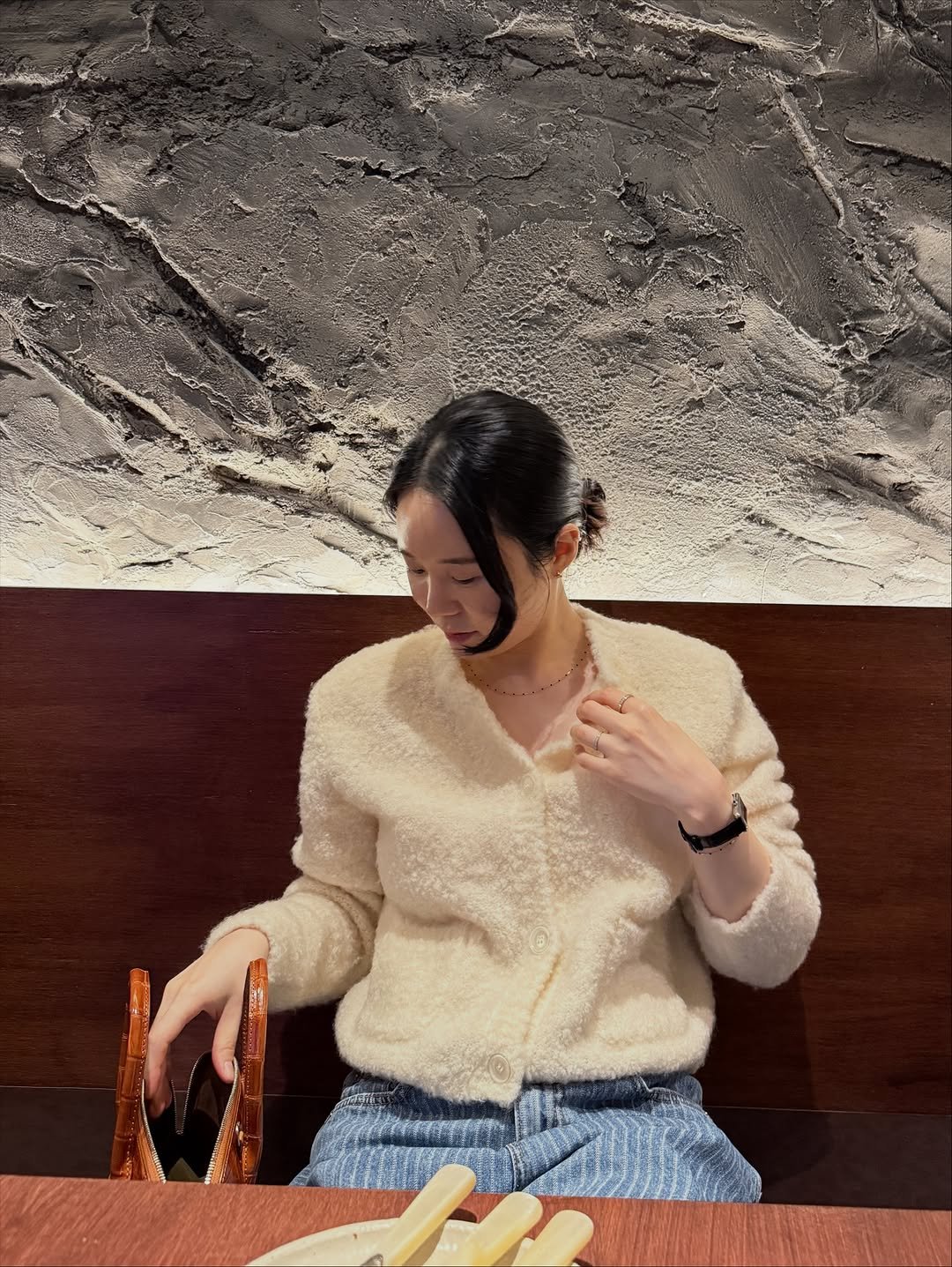 Photo by 주얼리 브랜드 보스크_BOSQUE on November 10, 2025. May be an image of chopsticks, fork and text.