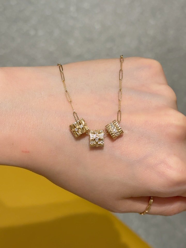 bosque__jewelry 게시물 이미지: 데일리하면서도 과하지 않게 디테일이 있어야하고 반짝임은 꼭 유지해야하는,,그런...