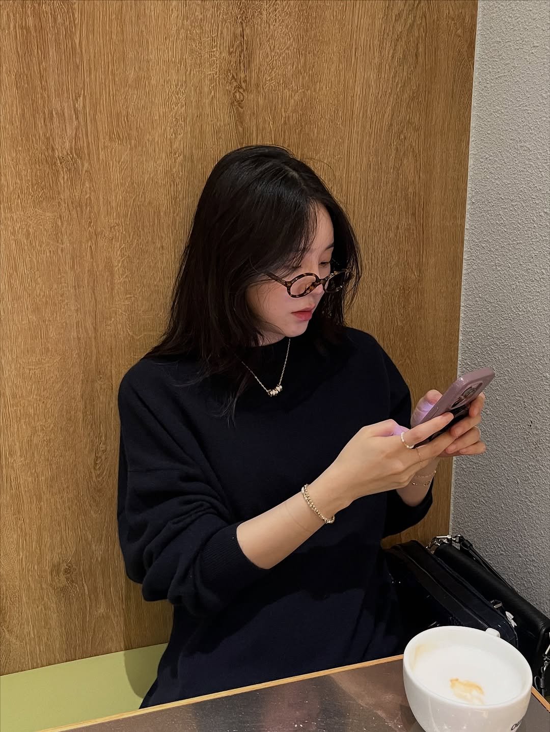 Photo by 주얼리 브랜드 보스크_BOSQUE on November 09, 2025. May be an image of phone and text.