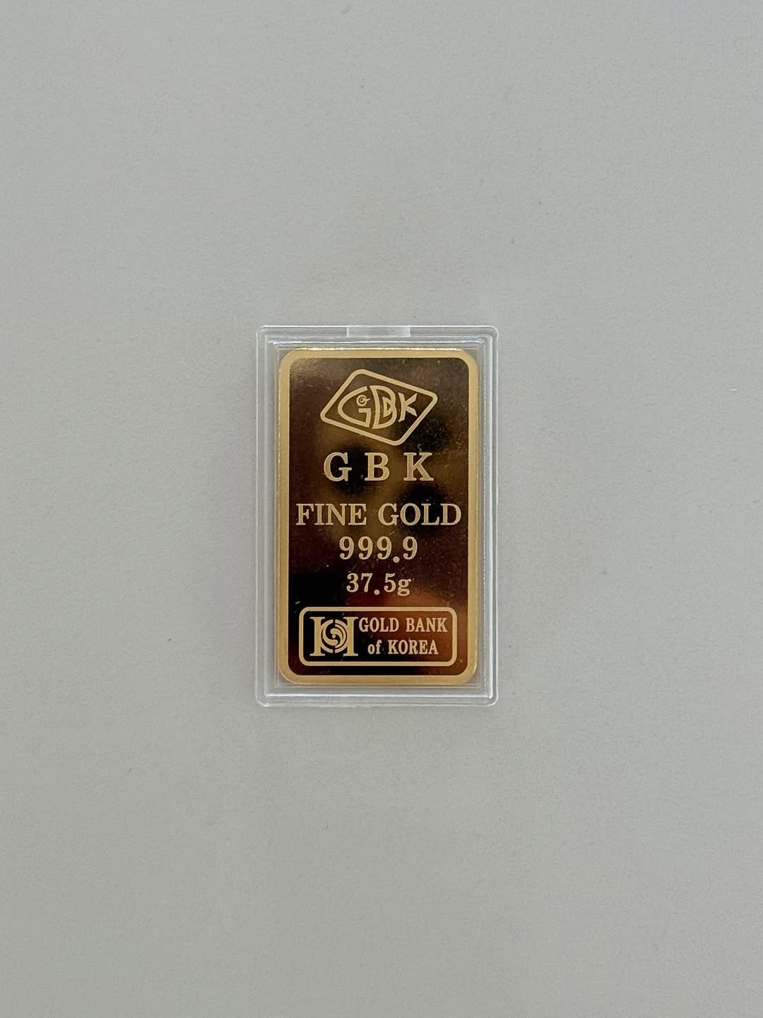Photo by 주얼리 브랜드 보스크_BOSQUE on January 06, 2026. May be an image of text that says 'GBK G GBK B BИ FINEGOLD FINE GOLD 999.9 9 37. 37.5g 5g TGOLDBANK GOLD BANK of KOREA'.