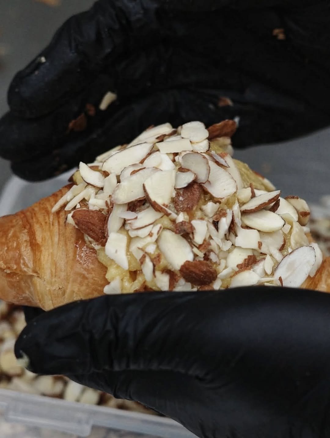 Photo by 영월 블랑제리상떼 (여성기업) on September 03, 2025. May be an image of bread, croissant, almonds and text.