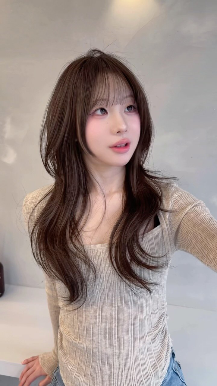 boutique_hyeseon__ 게시물 이미지: 요즘 가장 많이 찾는 컬러,
과하지 않고, 분위기는 확실한 브라운_

얼굴 톤은 더...