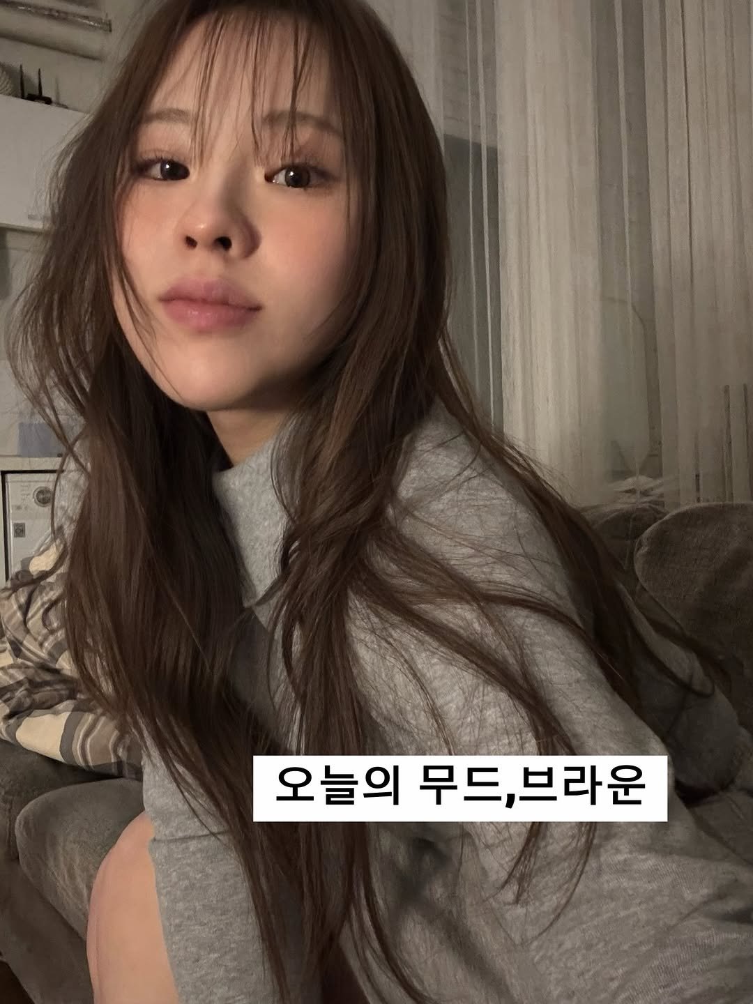 Photo by 연남동미용실 더부띠끄 혜선 허쉬펌 허쉬컷 브라운컬러 on January 09, 2026. May be an image of one or more people, hair and text that says '오늘의 의무드,브라운 무드, 브라운'.