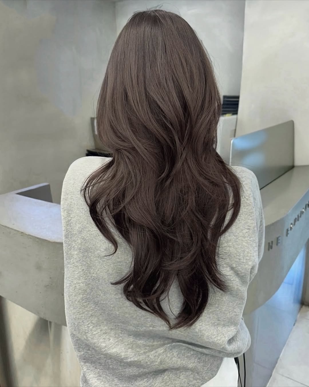 Photo by 연남동미용실 더부띠끄 혜선 허쉬펌 허쉬컷 브라운컬러 in 연트럴파크. May be an image of one or more people, braids, long hair and text.