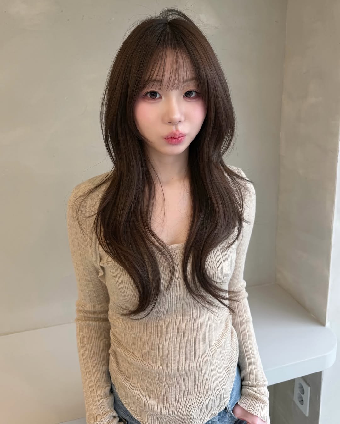 boutique_hyeseon__ 게시물 이미지: 요즘 가장 많이 찾는 컬러,
과하지 않고, 분위기는 확실한 브라운_

얼굴 톤은 더...