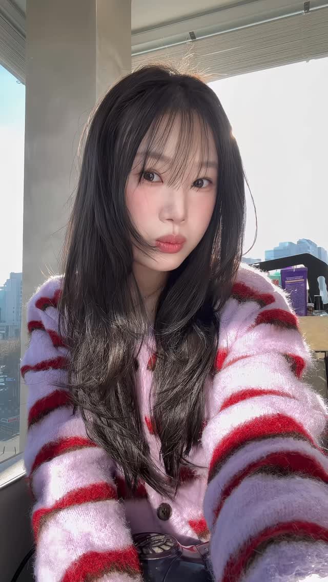 boutique_hyeseon__ 게시물 이미지: 날씨도 따닷해지는데 🌱
가벼워지는 옷처럼 머리도 가볍고...