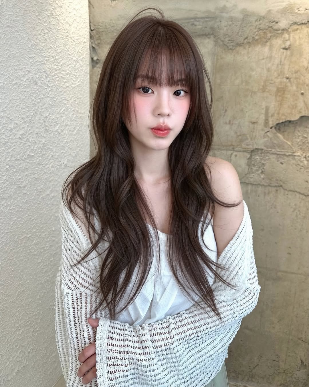 Photo by 연남동미용실 더부띠끄 혜선 허쉬펌 허쉬컷 브라운컬러 in 연트럴파크. May be an image of one or more people, braids, bangs, long hair, top and text.