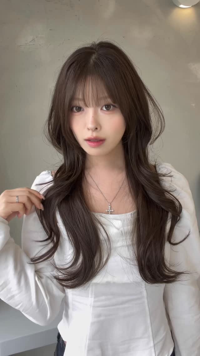 boutique_hyeseon__ 게시물 이미지: 긴머리코어는 바로 볼륨,

볼륨이 쳐지는 긴머리 고민해결,
길이가 길어서 볼륨이...