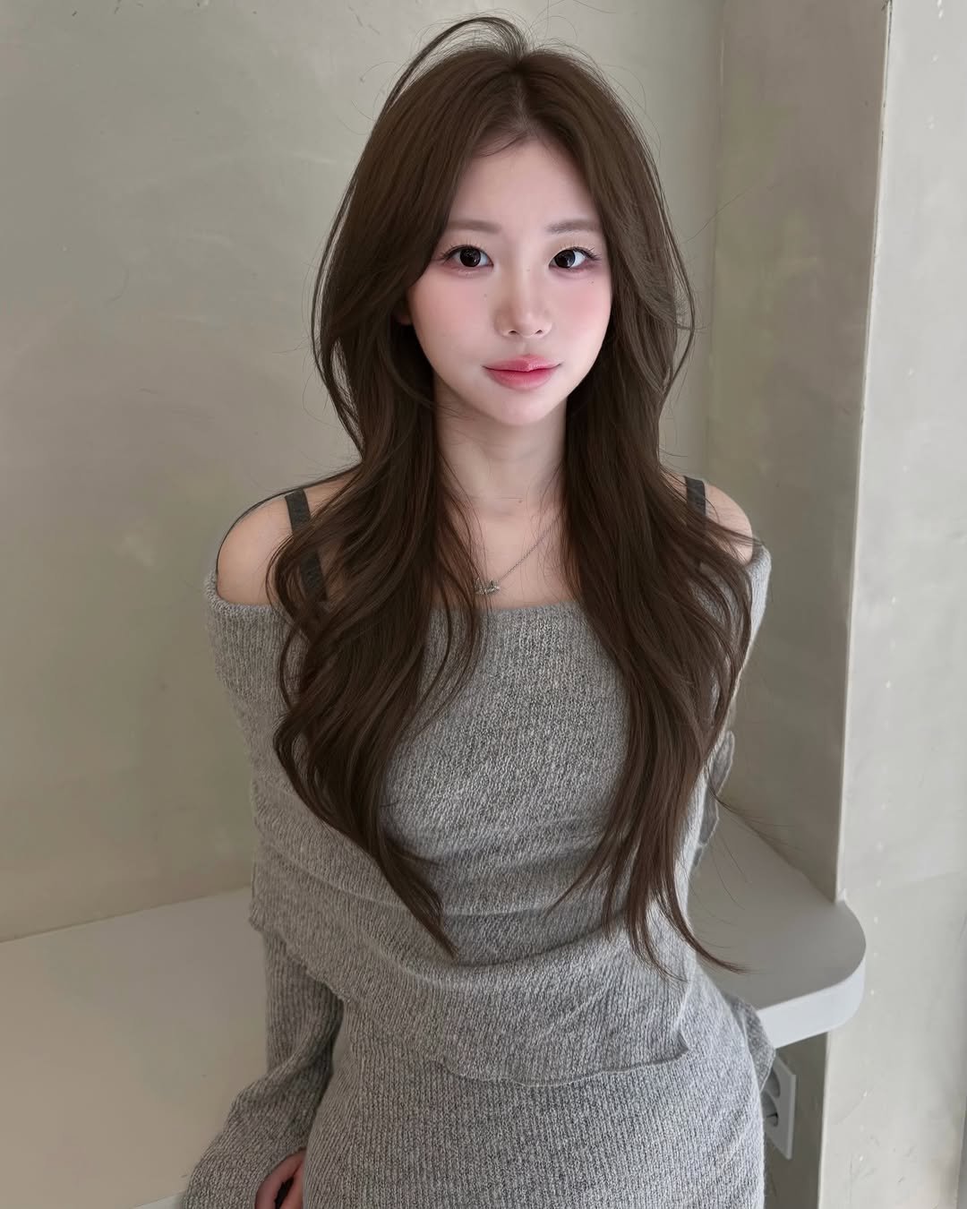 Photo by 연남동미용실 더부띠끄 혜선 허쉬펌 허쉬컷 브라운컬러 in 연트럴파크. May be an image of one or more people, hair, top and text.