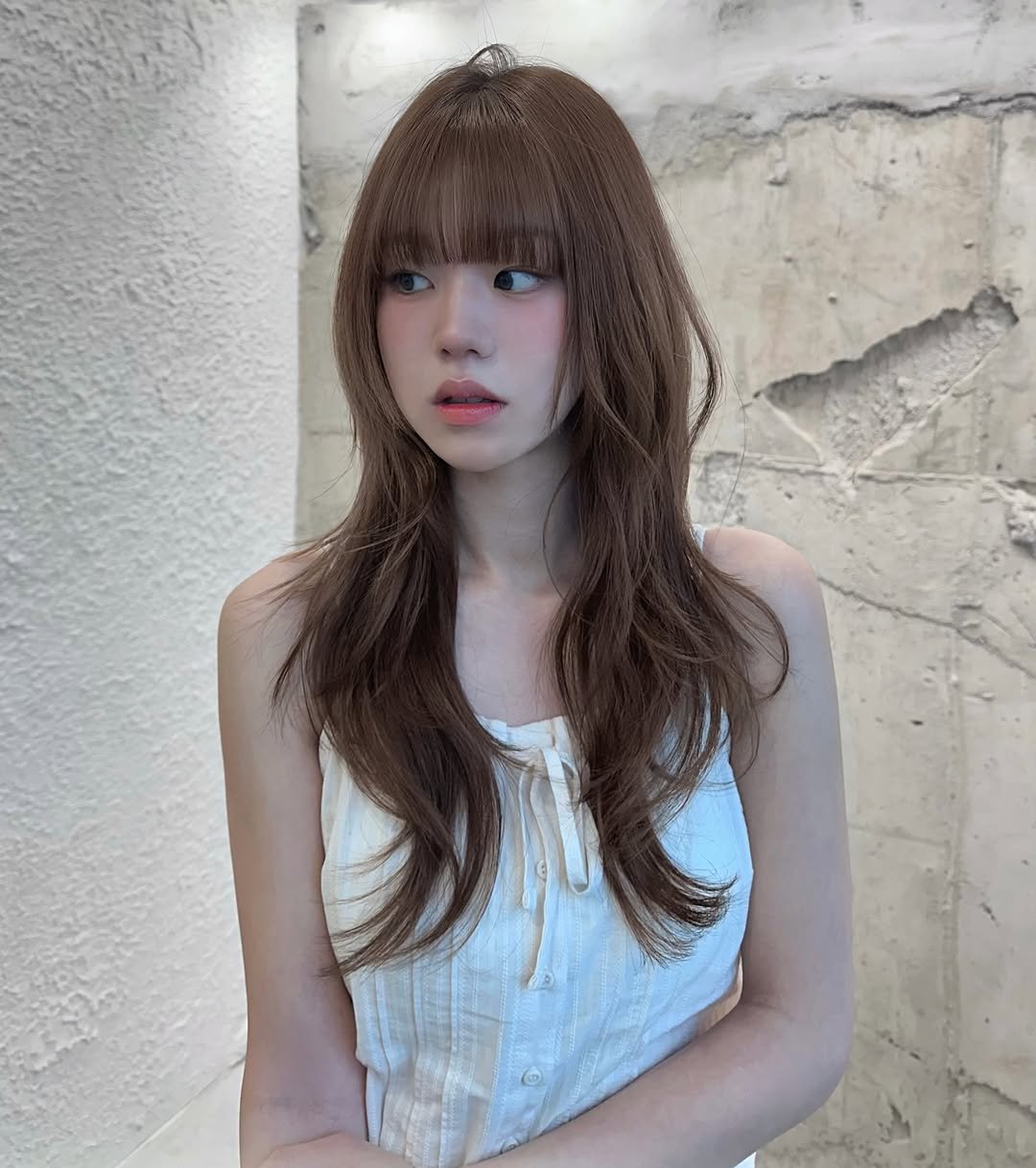boutique_hyeseon__ 게시물 이미지: 부드럽고 크리미한 
헤이즐브라운 컬러에

가볍게 층을 넣어 
여리여리하게 떨어지는...
