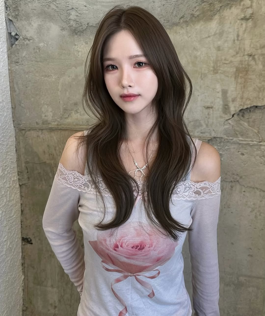 Photo by 연남동미용실 더부띠끄 혜선 허쉬펌 허쉬컷 브라운컬러 in 연트럴파크. May be an image of one or more people, braids, makeup, top and text.