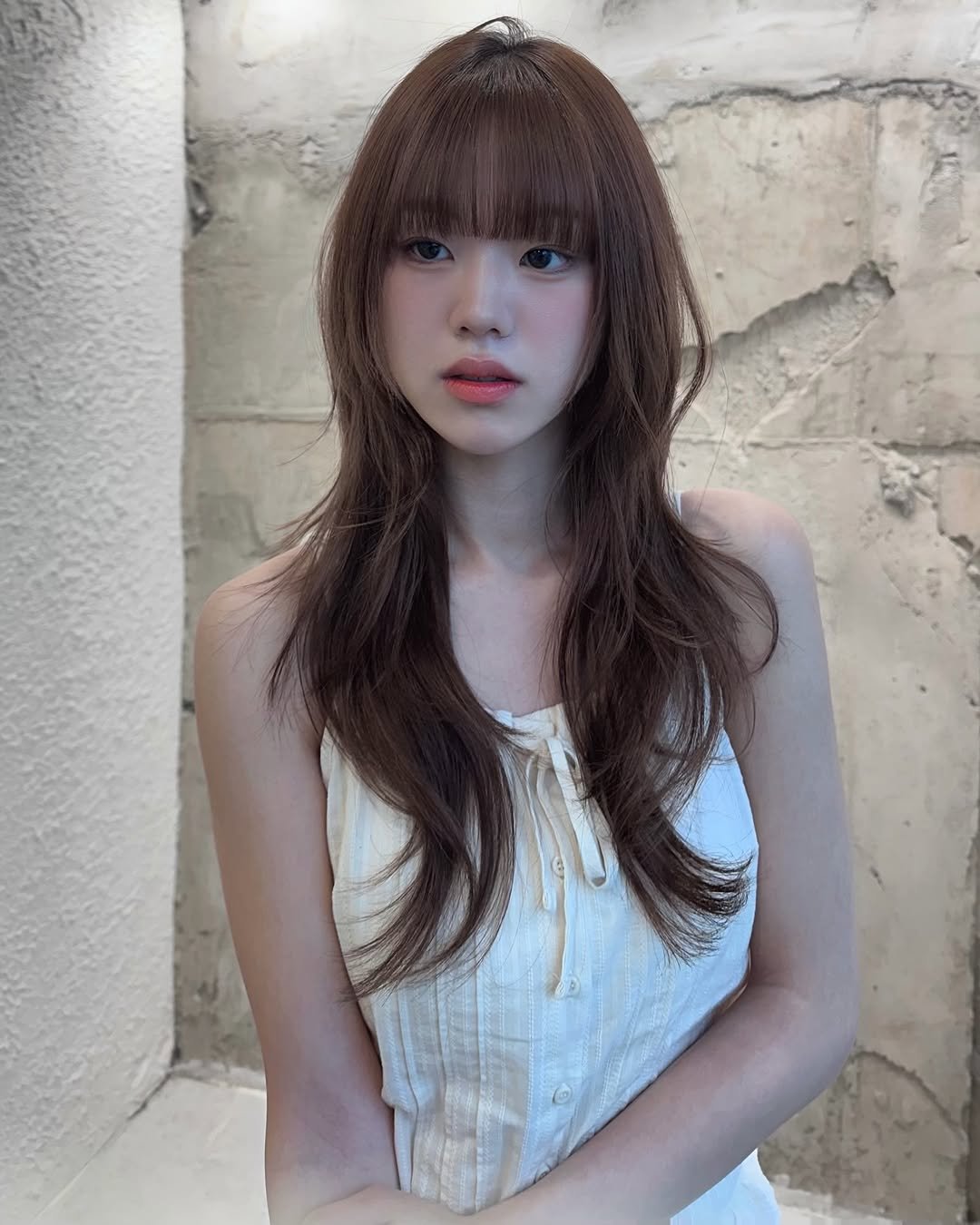 Photo by 연남동미용실 더부띠끄 혜선 허쉬펌 허쉬컷 브라운컬러 in 연트럴파크. May be an image of one or more people, hair, top and text.