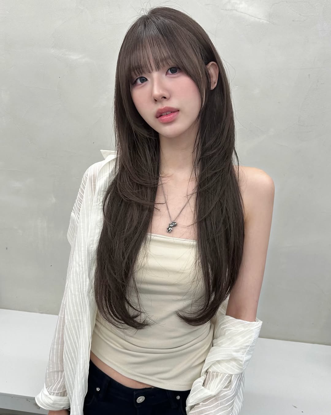 Photo by 연남동미용실 더부띠끄 혜선 허쉬펌 허쉬컷 브라운컬러 in 연트럴파크. May be an image of one or more people, hair, top and text.