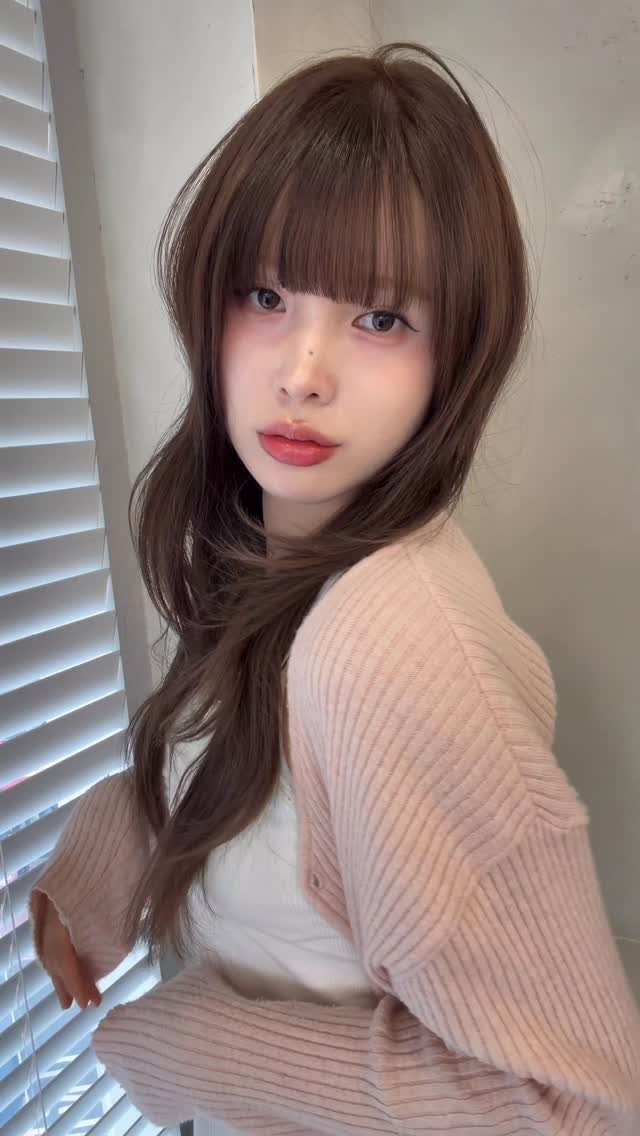 boutique_hyeseon__ 게시물 이미지: 폭닥폭닥 감싸안는
굵은 히피펌으로 말랑한 결감과

헤이즐브라운의...