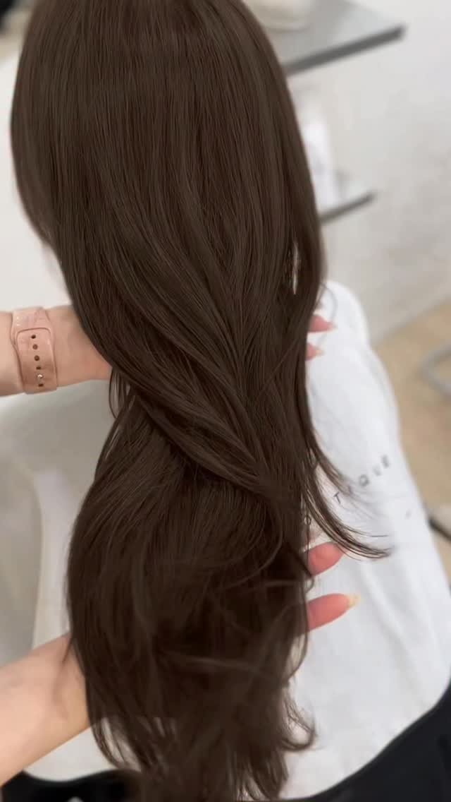 boutique_min_a 게시물 이미지: 요즘 자꾸 보이는 #뉴트럴브라운 

과하지 않은 톤으로
자연스럽게 깊이감만...