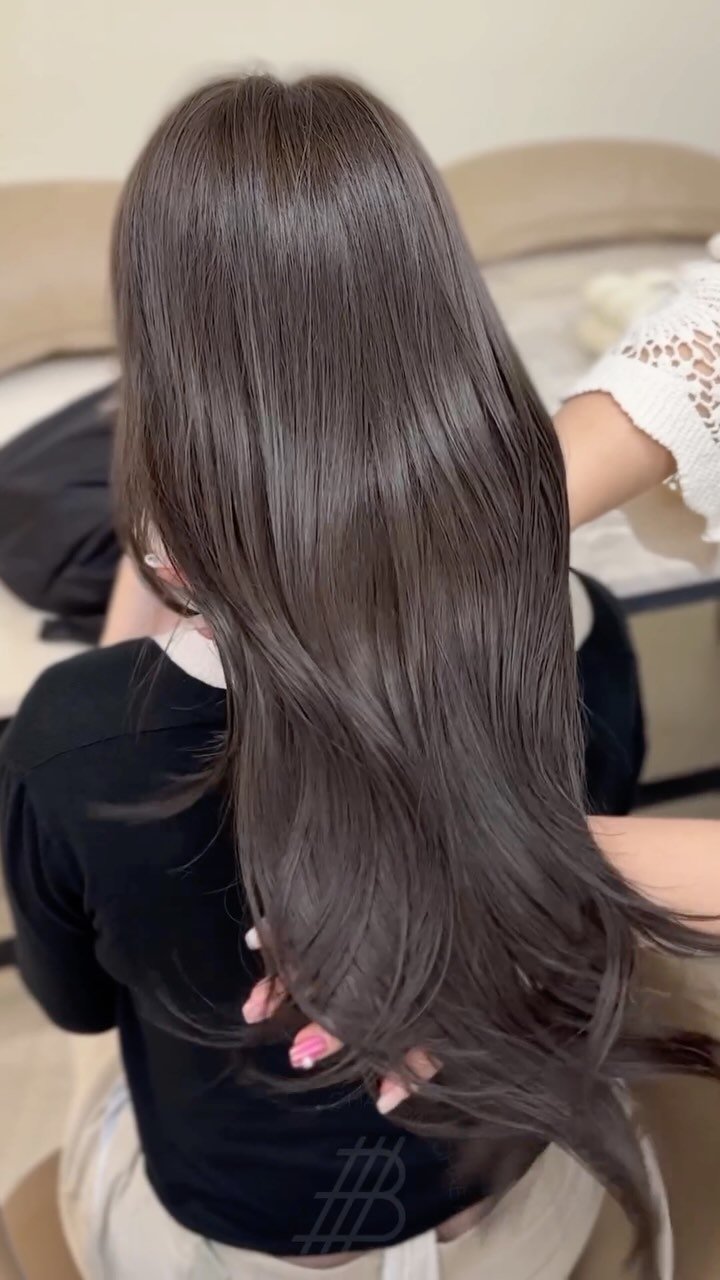 boutique_rimm 게시물 이미지: 자연스러운 브라운 ☑️

원래 내 머리보다 한 두톤 밝은
중명도의 오묘한 컬러...