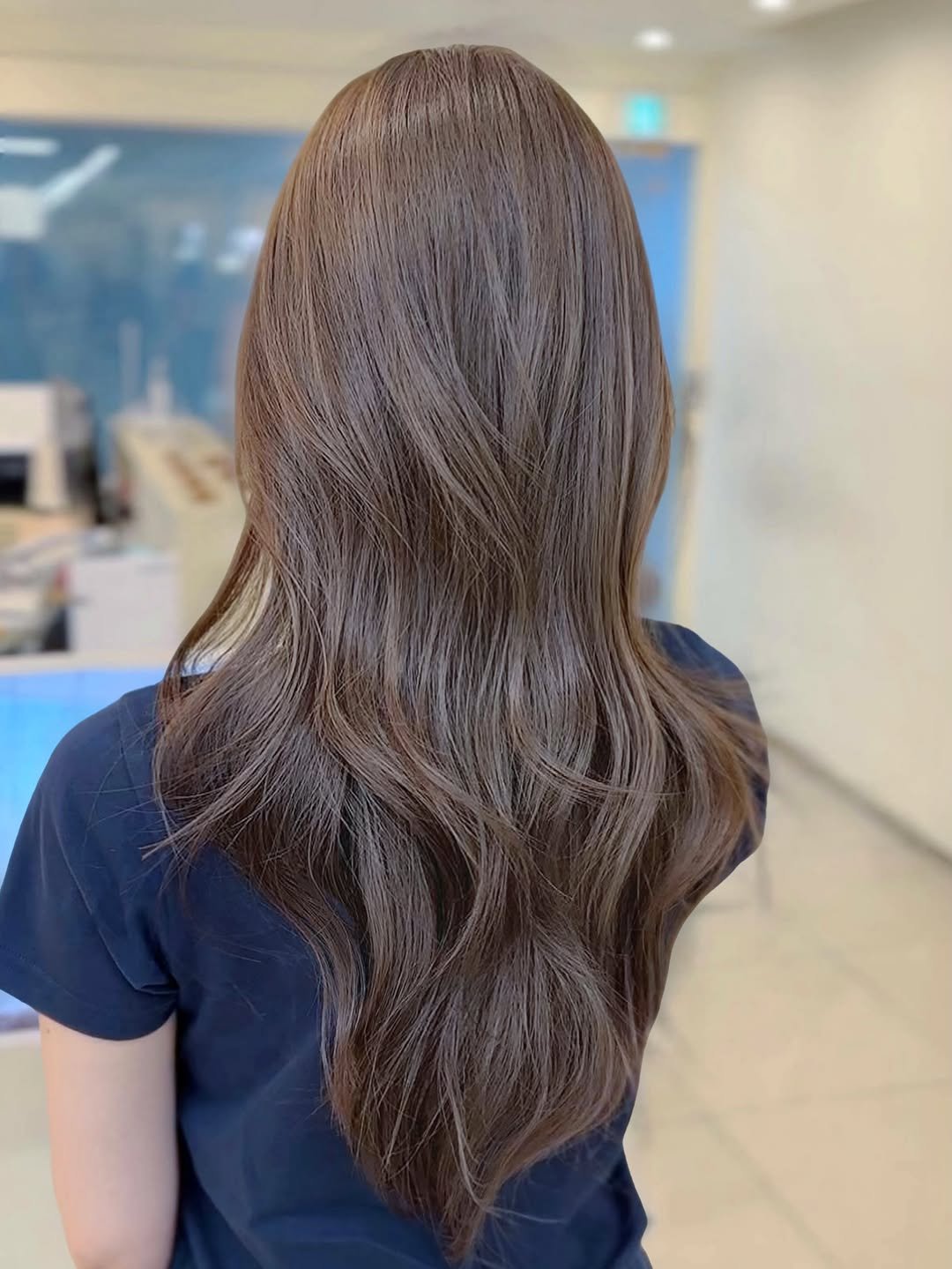 boutique_rimm 게시물 이미지: 밝고 뽀용한 컬러 ?
#밀크브라운 🫧☁️

붉은기없이 계절감에 어울리도록
하늘하늘...