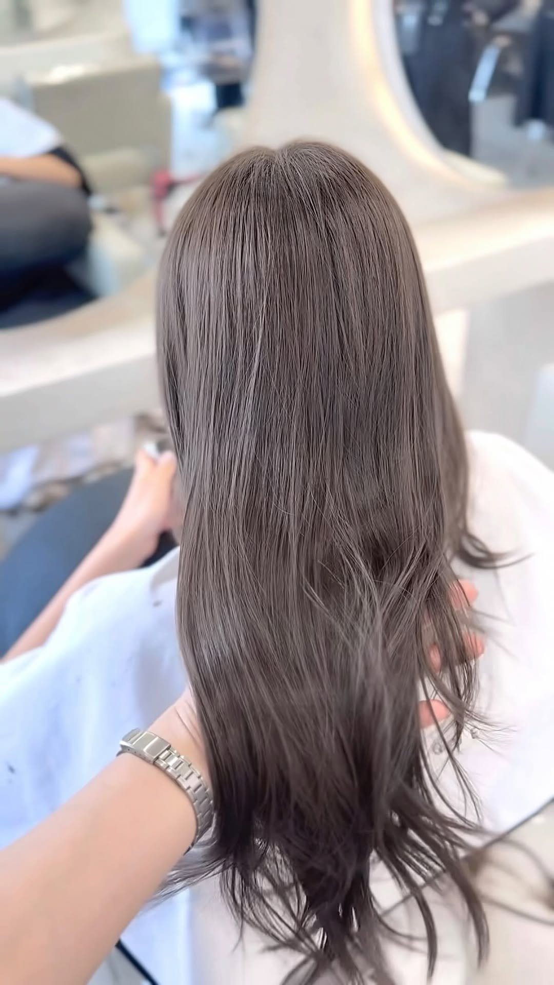 boutique_yju 게시물 이미지: 내 피부톤이랑 
노란게 안 어울린다면 ?

보색인 블루와 애쉬빛을 더해
붉은기와...