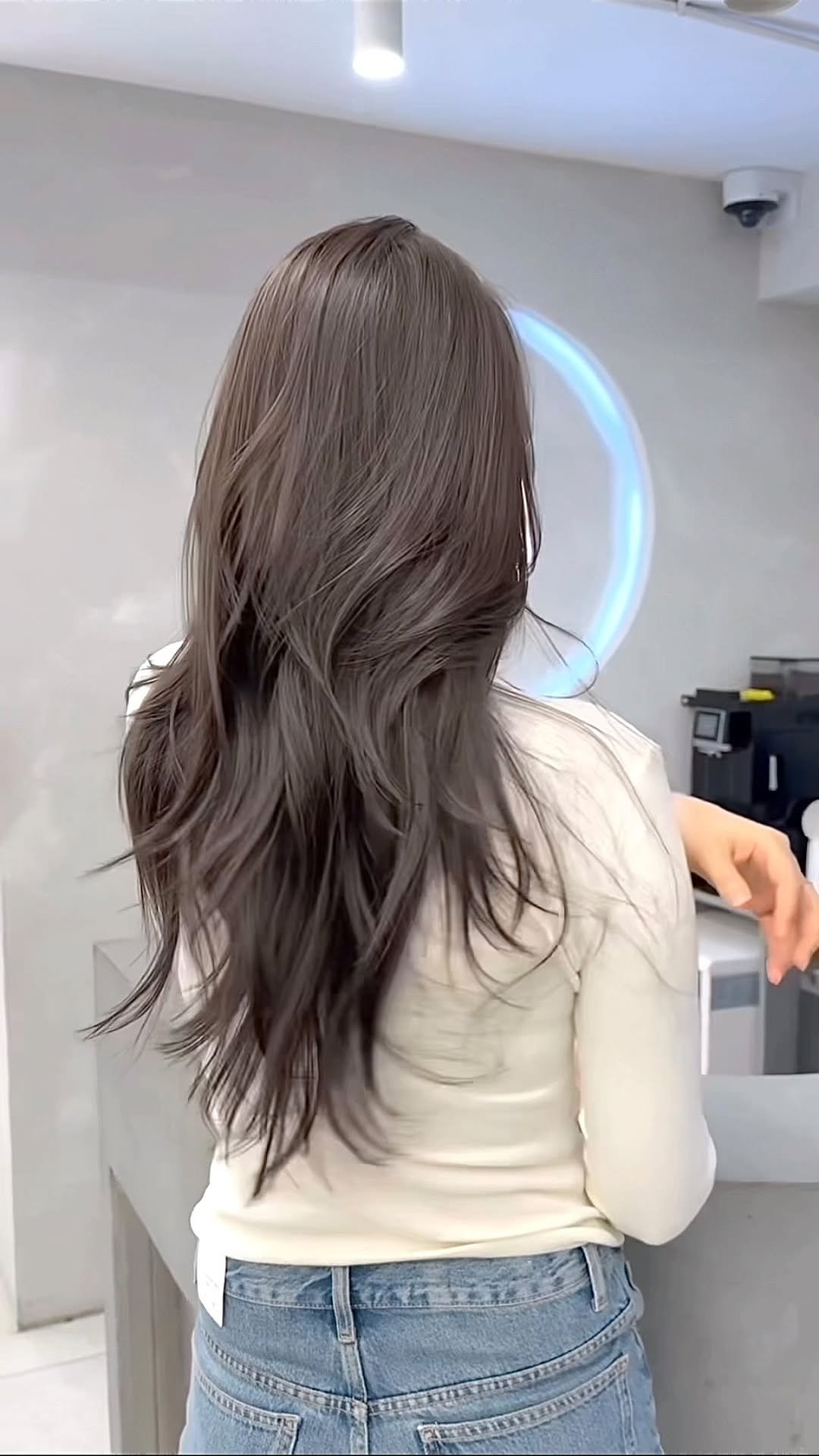 boutique_yju 게시물 이미지: 유행보다 오래 가는 건 결국 균형감.
중명도의 안정적인 밝기 위에 
애쉬 브라운으로...