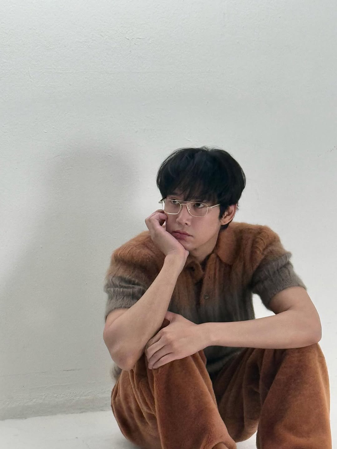 Photo by 박스아범 박성훈 on October 30, 2025. May be an image of one or more people, bangs, duffle coat and text.