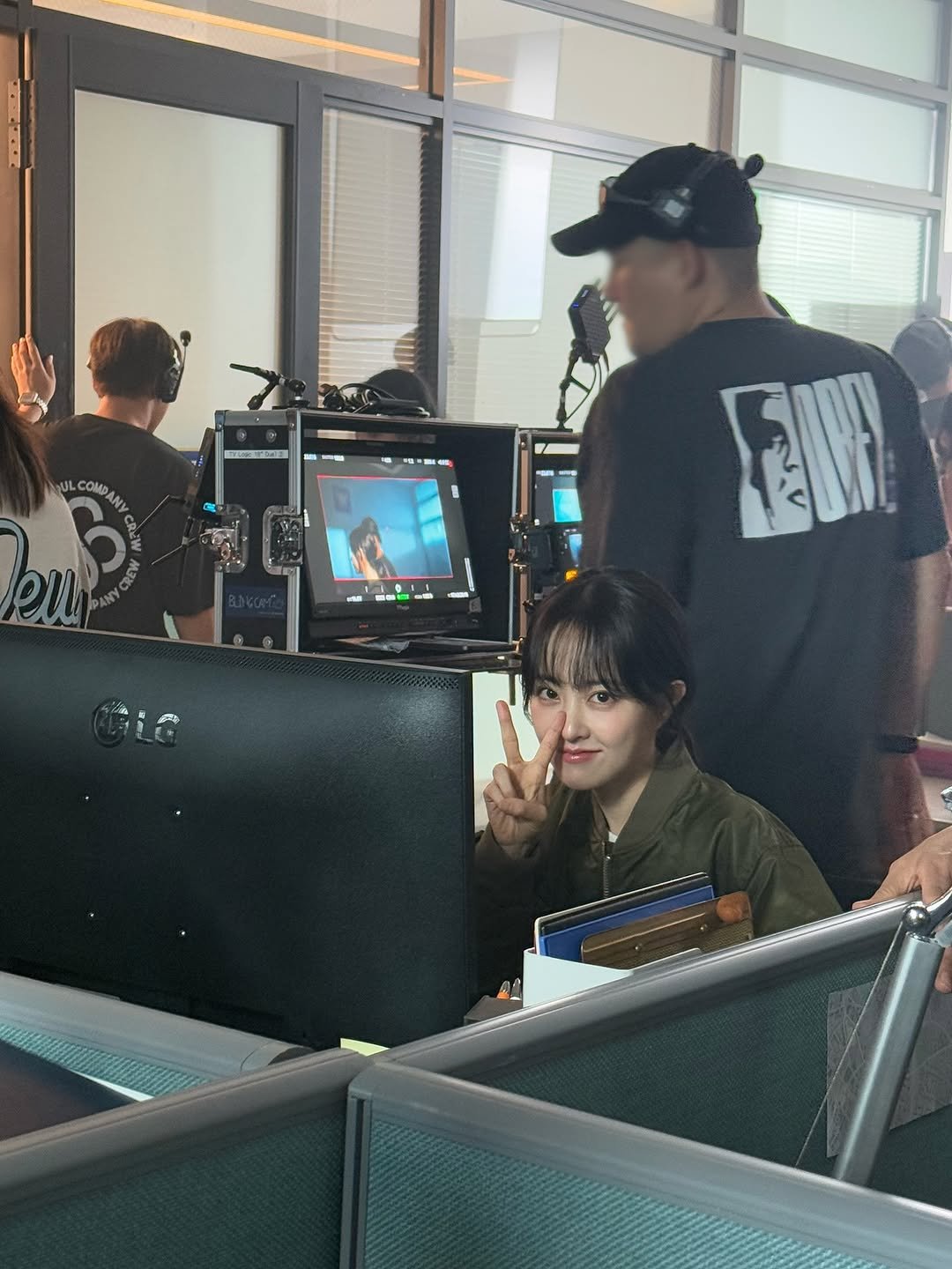 Photo by 박보영 ParkBoYoung on September 18, 2025. May be an image of 5 people, camera and text.