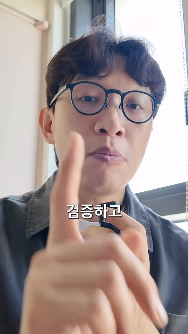 brand_specialist 게시물 이미지: 1. 알고리즘은 바뀌어도, 
고객의 행동은 바뀌지 않습니다
고객은 여전히
검색하고...