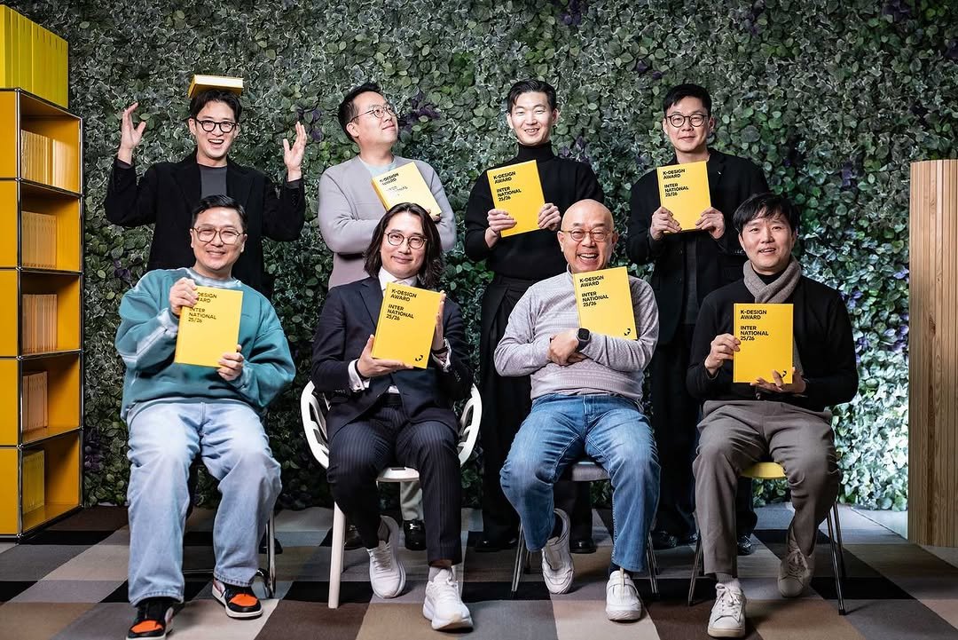 Photo shared by 브만남 (브랜드 만드는 남자) on January 25, 2026 tagging @joonghyuncho, @louie.kyunghoon.kim, @sungchan.design, @rakfont, @kdesignaward, @sim_siljang, @ken.nah.5268, and @doyounggram. May be an image of one or more people and text.