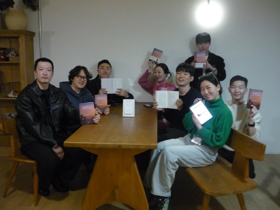 Photo shared by 브만남 (브랜드 만드는 남자) on April 04, 2026 tagging @nelna.shop, @got.sam.unnie, and @layering.club. May be an image of one or more people, book and text.