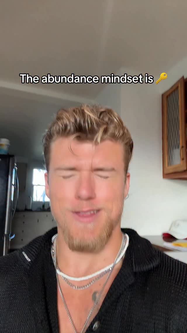 brandon_c_clark 게시물 이미지: Scarcity mindset ➡️ abundance mindset DM...