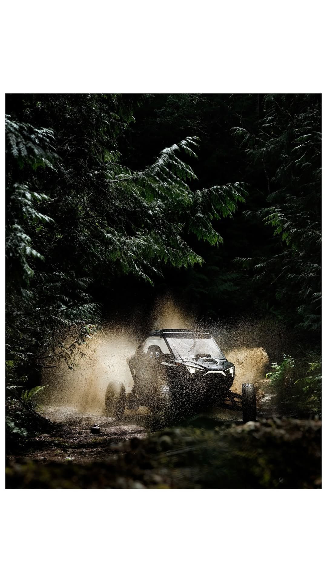 brandonsemenuk 게시물 이미지: Burning laps in the Pro R. @polarisrzr keeps...