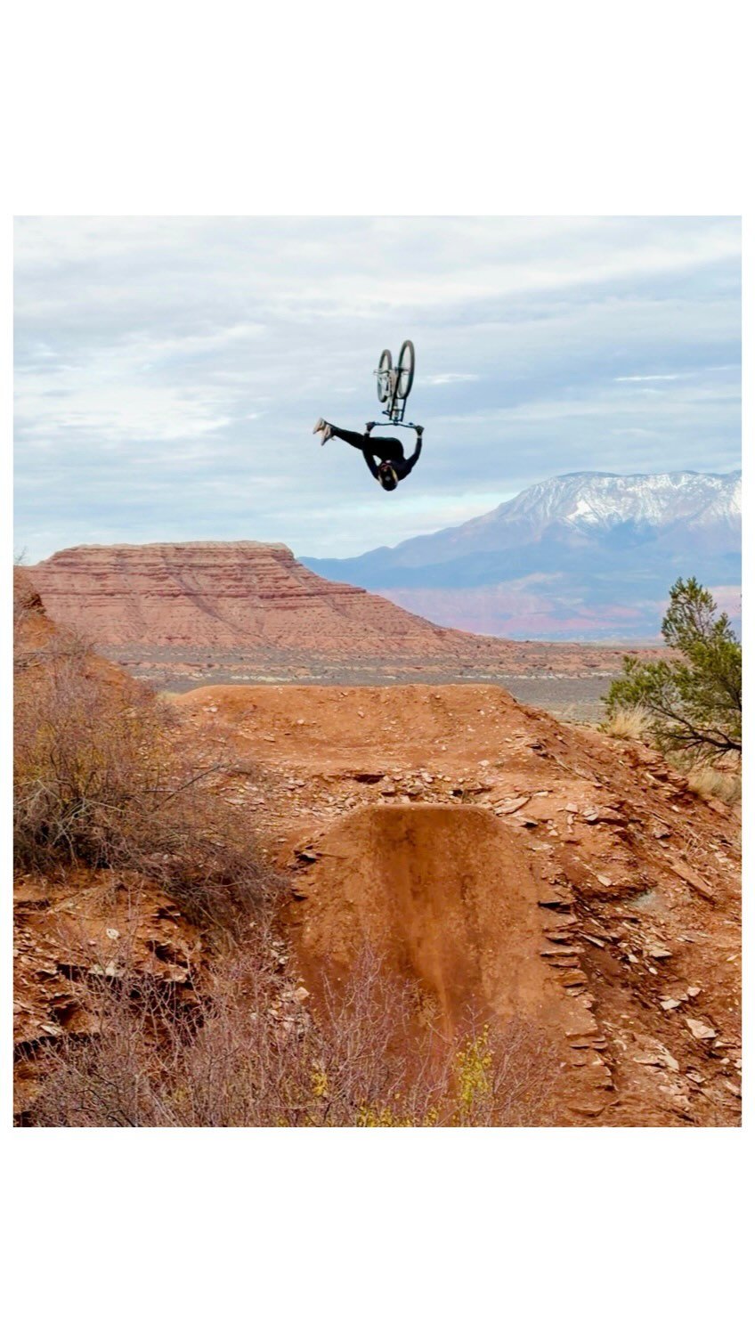 brandonsemenuk 게시물 이미지: Found myself in Virgin. Mint conditions were...